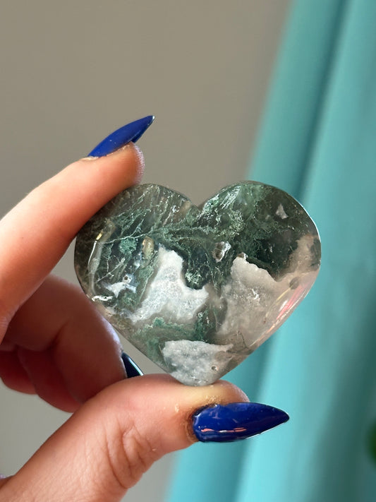 One (1) Moss Agate Puffy Heart Carving
