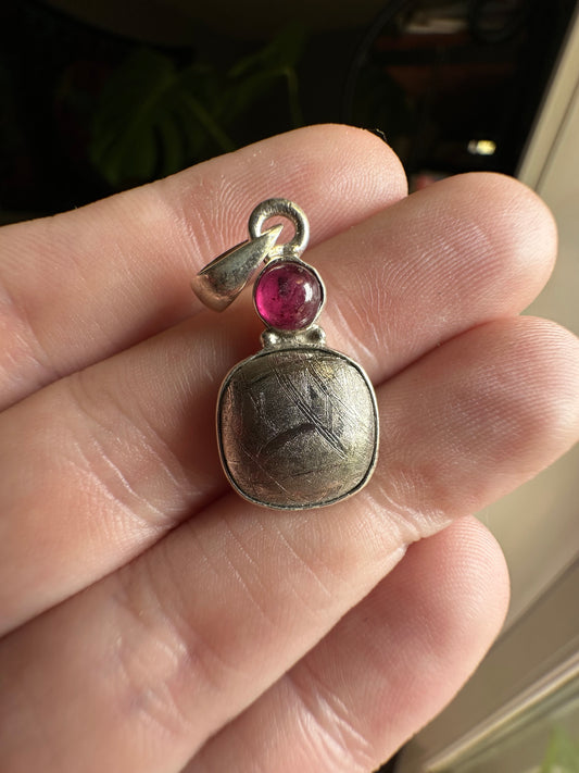 4.33g Polished Muonionalusta Meteorite & Ruby Sterling Silver Pendant
