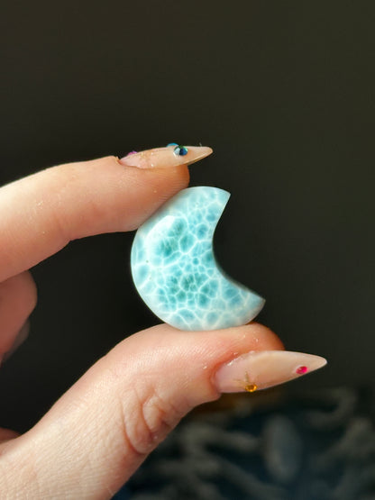 8.1g Larimar Moon Carving