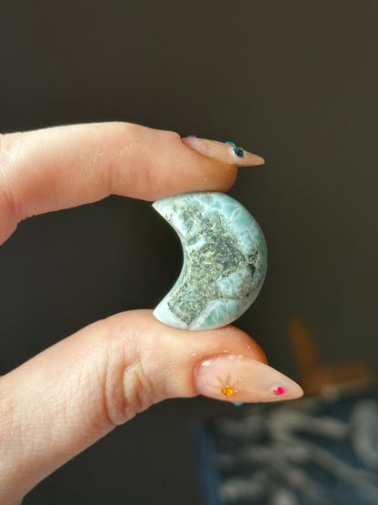 8.1g Larimar Moon Carving